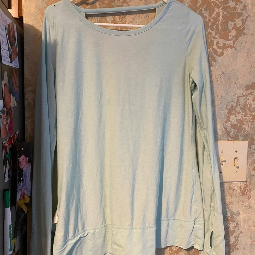 Gap fit teal workout top.  Size M.   Open back